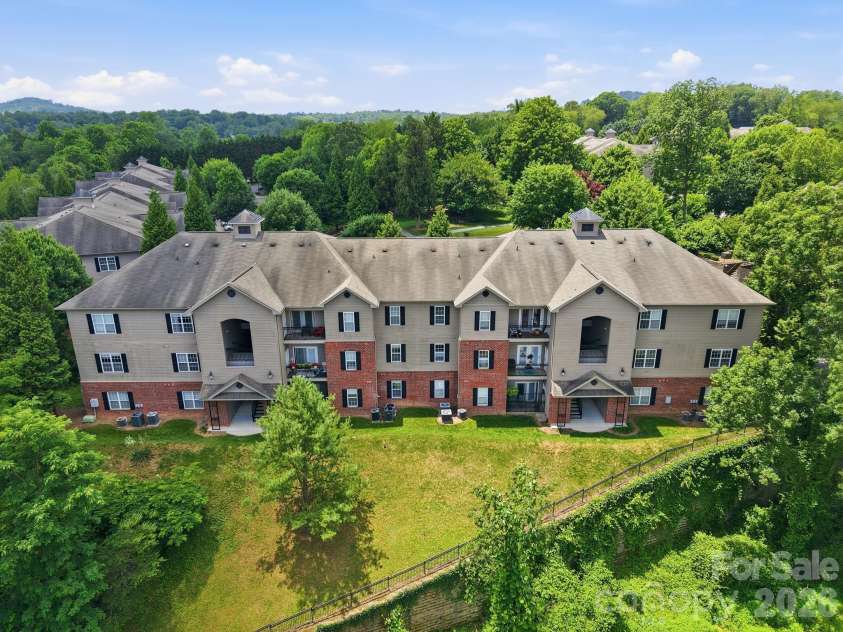 528 Appeldoorn Circle, Asheville, NC 28803.  MLS# CAR4370938, YatesRealty ID 45652. 