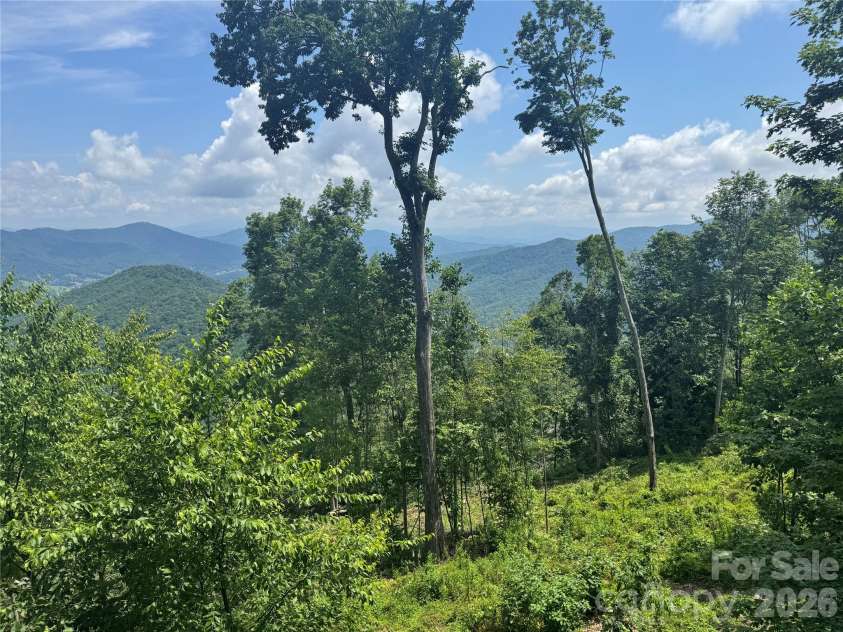 337 Rhododendron Lane, Burnsville, NC 28714.  MLS# CAR4374841, YatesRealty ID 45656. 