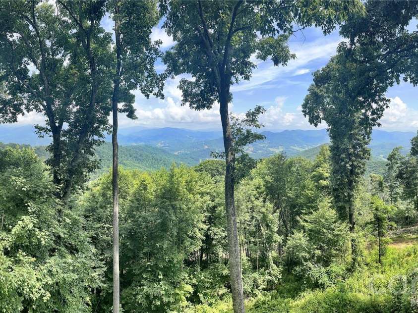337 Rhododendron Lane, Burnsville, NC 28714.  MLS# CAR4374841, YatesRealty ID 45656. 