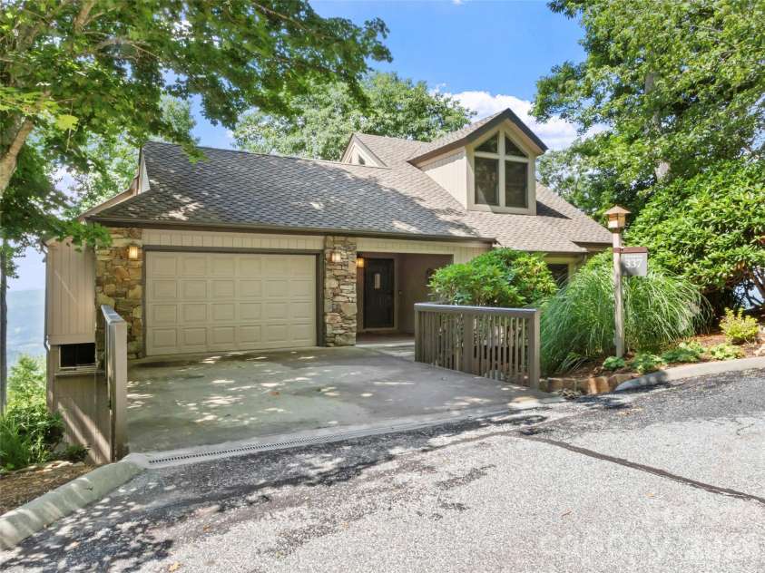 337 Rhododendron Lane, Burnsville, NC 28714.  MLS# CAR4374841, YatesRealty ID 45656. 