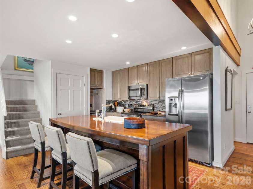 337 Rhododendron Lane, Burnsville, NC 28714.  MLS# CAR4374841, YatesRealty ID 45656. 