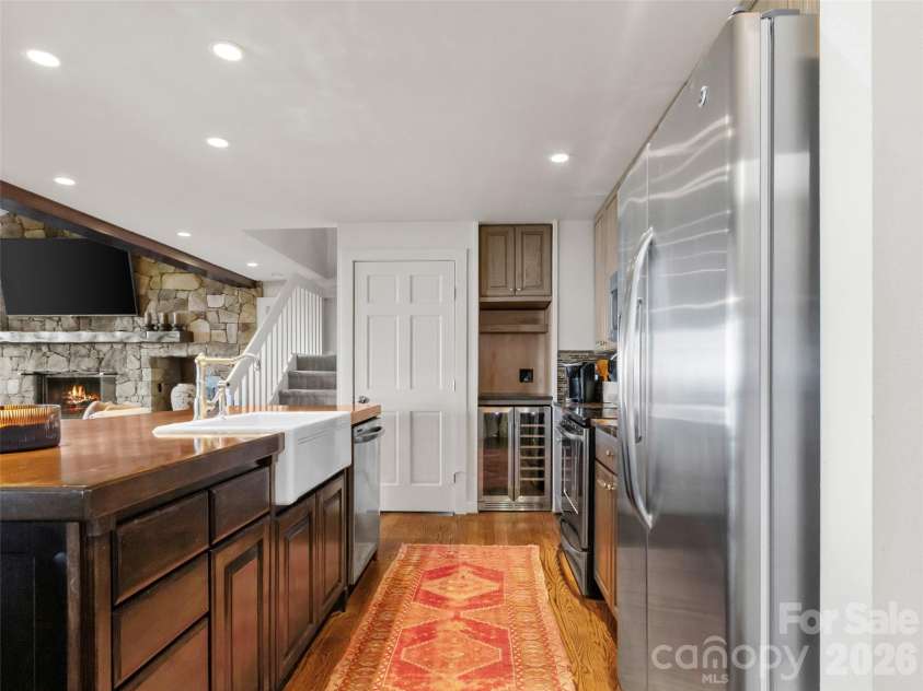 337 Rhododendron Lane, Burnsville, NC 28714.  MLS# CAR4374841, YatesRealty ID 45656. 