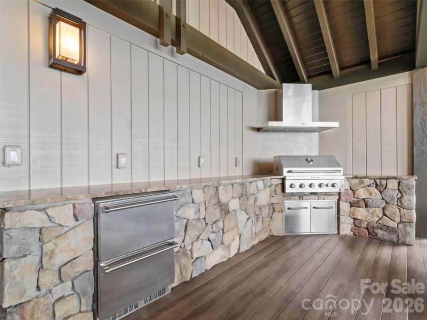 337 Rhododendron Lane, Burnsville, NC 28714.  MLS# CAR4374841, YatesRealty ID 45656. 