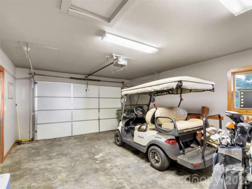 337 Rhododendron Lane, Burnsville, NC 28714.  MLS# CAR4374841, YatesRealty ID 45656. 