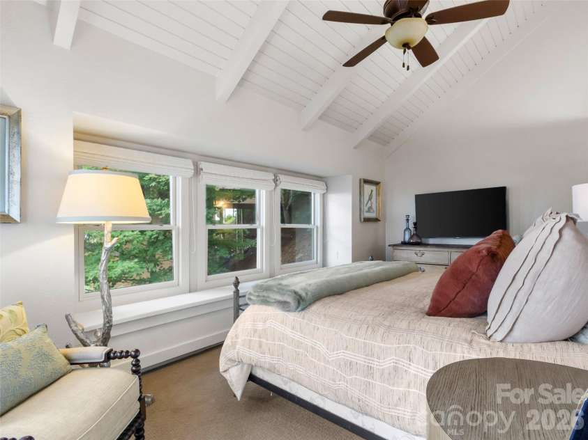 337 Rhododendron Lane, Burnsville, NC 28714.  MLS# CAR4374841, YatesRealty ID 45656. 