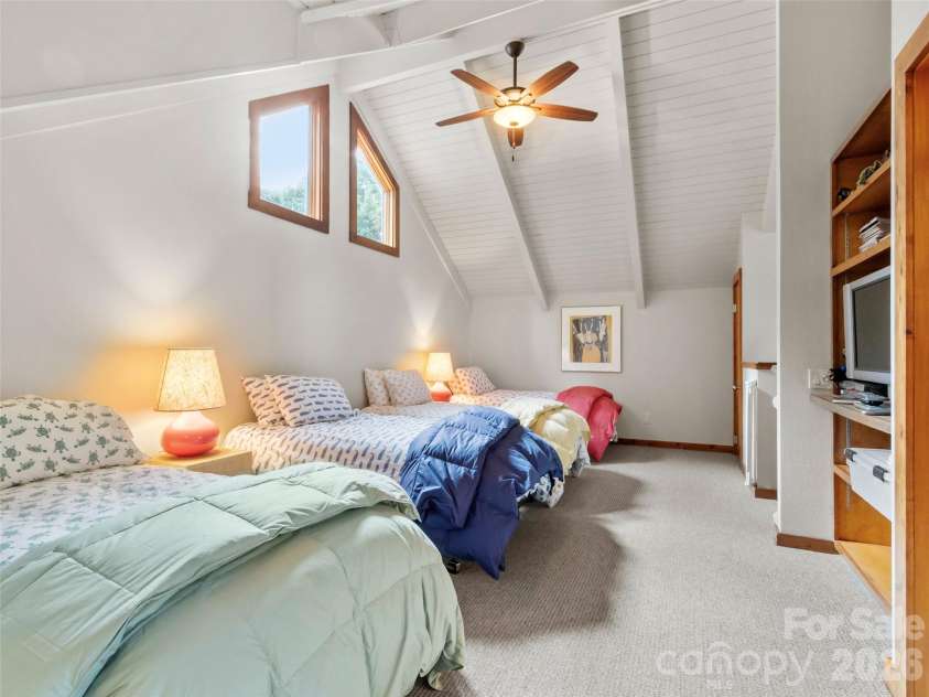 337 Rhododendron Lane, Burnsville, NC 28714.  MLS# CAR4374841, YatesRealty ID 45656. 