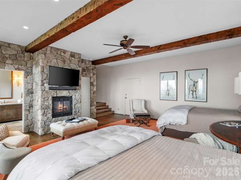 337 Rhododendron Lane, Burnsville, NC 28714.  MLS# CAR4374841, YatesRealty ID 45656. 