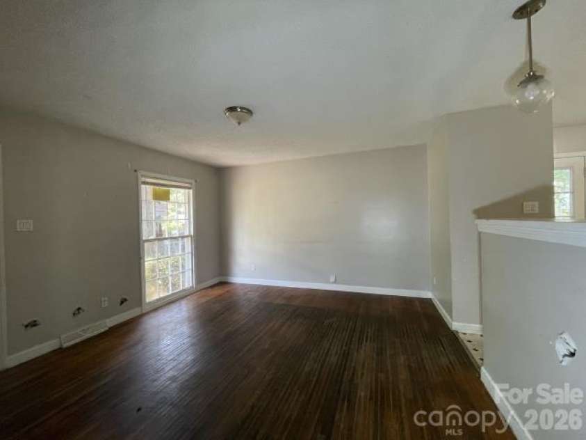 909 Carrington Drive, Charlotte, NC 28214.  MLS# CAR4416160, YatesRealty ID 45659. 