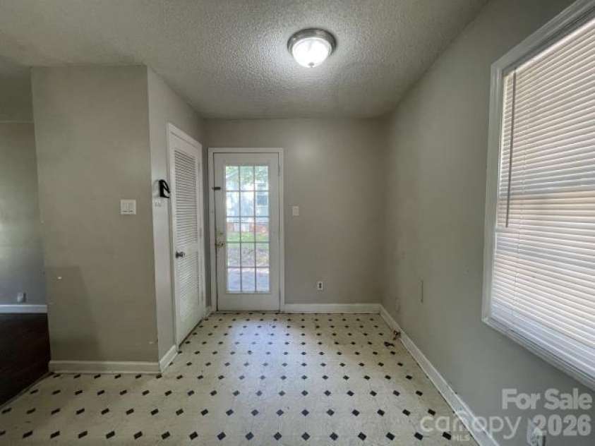 909 Carrington Drive, Charlotte, NC 28214.  MLS# CAR4416160, YatesRealty ID 45659. 