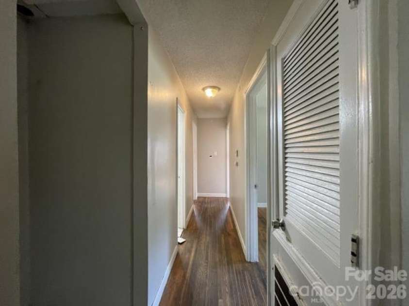 909 Carrington Drive, Charlotte, NC 28214.  MLS# CAR4416160, YatesRealty ID 45659. 