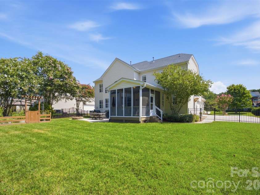 9624 Belloak Lane, Waxhaw, NC 28173.  MLS# CAR4408548, YatesRealty ID 45663. Backyard