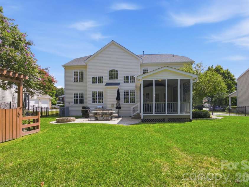 9624 Belloak Lane, Waxhaw, NC 28173.  MLS# CAR4408548, YatesRealty ID 45663. Backyard