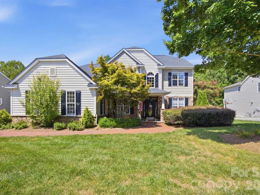 9624 Belloak Lane, Waxhaw, NC 28173.  MLS# CAR4408548, YatesRealty ID 45663. Front of Home