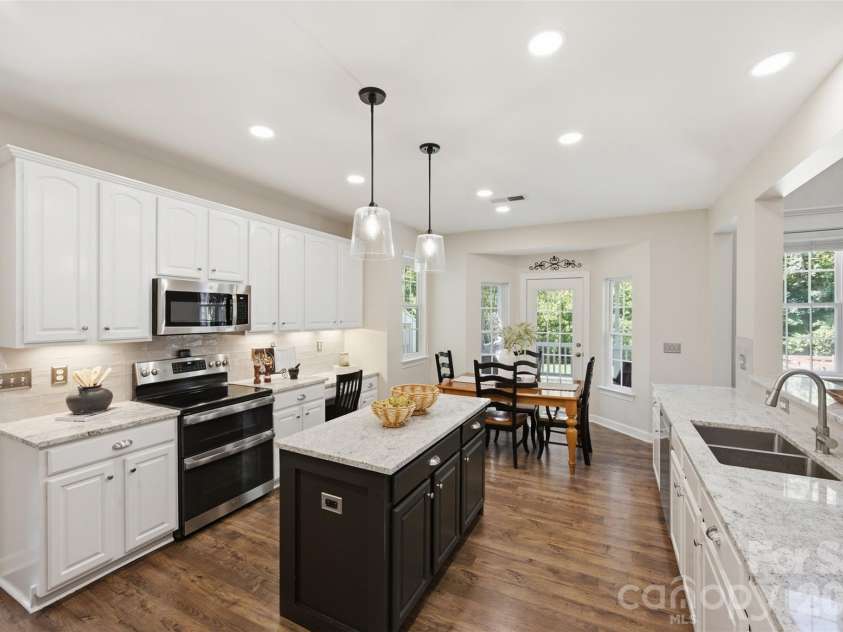 9624 Belloak Lane, Waxhaw, NC 28173.  MLS# CAR4408548, YatesRealty ID 45663. Kitchen