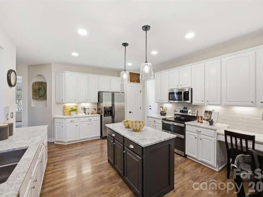 9624 Belloak Lane, Waxhaw, NC 28173.  MLS# CAR4408548, YatesRealty ID 45663. Kitchen
