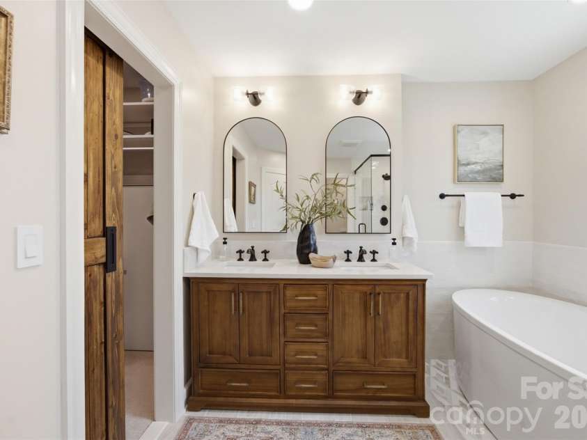 9624 Belloak Lane, Waxhaw, NC 28173.  MLS# CAR4408548, YatesRealty ID 45663. Primary Bathroom