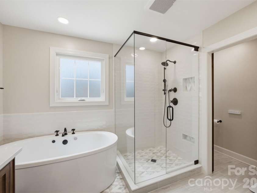 9624 Belloak Lane, Waxhaw, NC 28173.  MLS# CAR4408548, YatesRealty ID 45663. Primary Bathroom