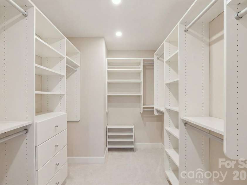 9624 Belloak Lane, Waxhaw, NC 28173.  MLS# CAR4408548, YatesRealty ID 45663. Primary Closet