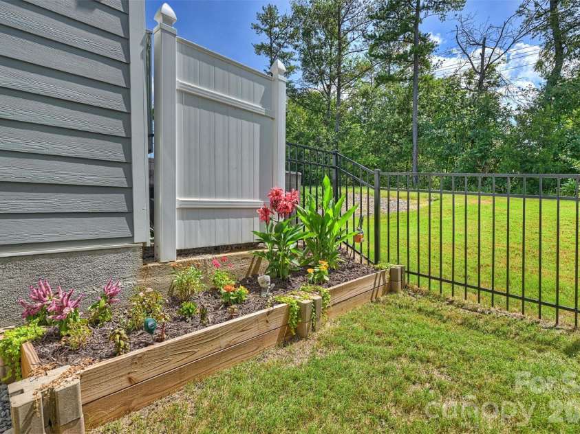 2513 Greenmarket Drive, Charlotte, NC 28217.  MLS# CAR4412330, YatesRealty ID 45665. 