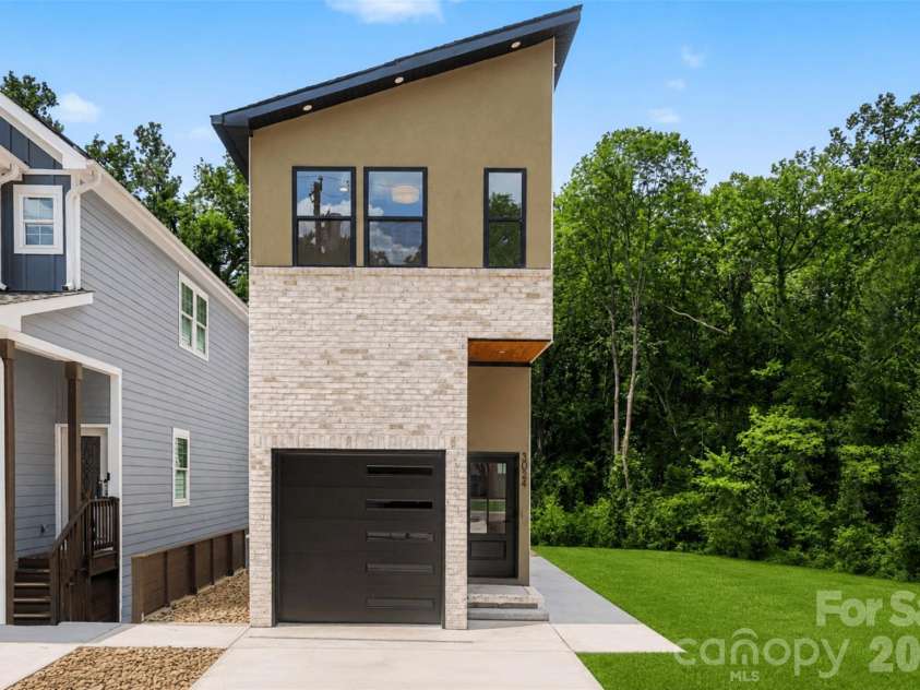 3024 Walter Street, Charlotte, NC 28208.  MLS# CAR4401144, YatesRealty ID 45669. 