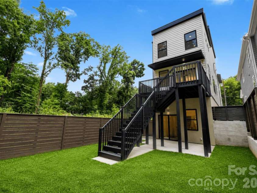 3024 Walter Street, Charlotte, NC 28208.  MLS# CAR4401144, YatesRealty ID 45669. 