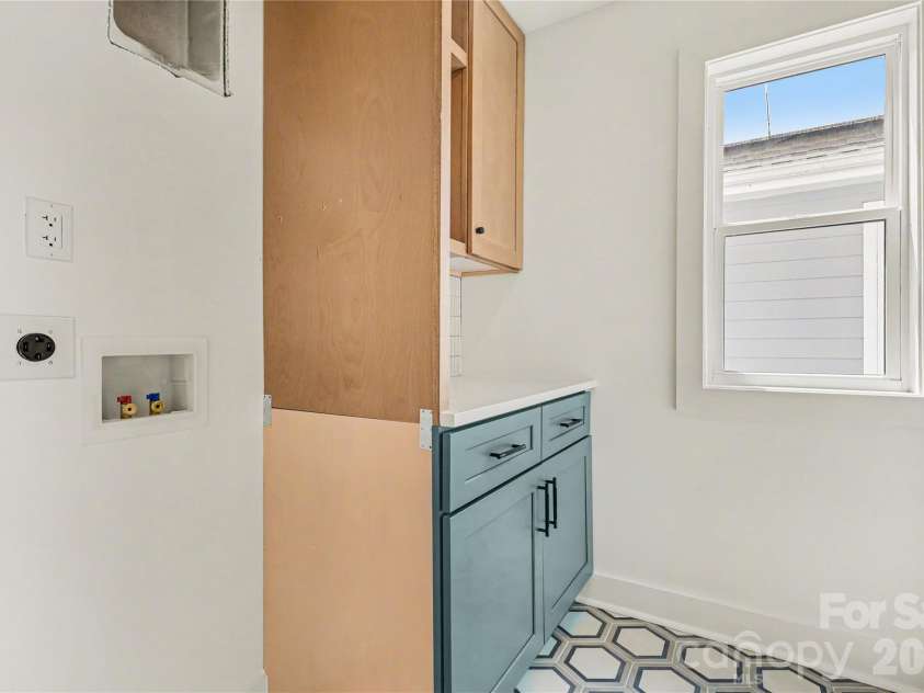 3024 Walter Street, Charlotte, NC 28208.  MLS# CAR4401144, YatesRealty ID 45669. Laundry room