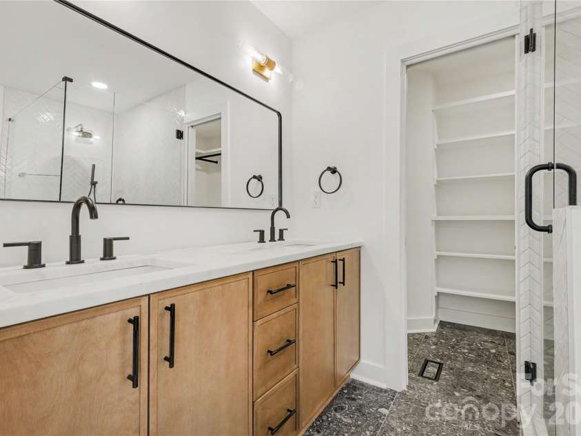3024 Walter Street, Charlotte, NC 28208.  MLS# CAR4401144, YatesRealty ID 45669. Master bath