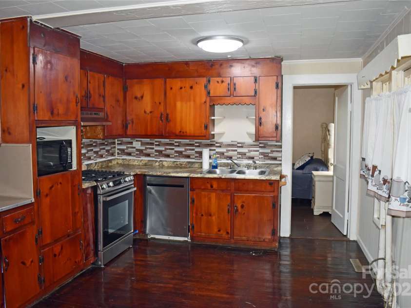 212 Pethel Street, Kannapolis, NC 28081.  MLS# CAR4184573, YatesRealty ID 4567. 