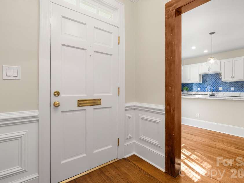 153 Perrin Place, Charlotte, NC 28207.  MLS# CAR4372500, YatesRealty ID 45670. 
