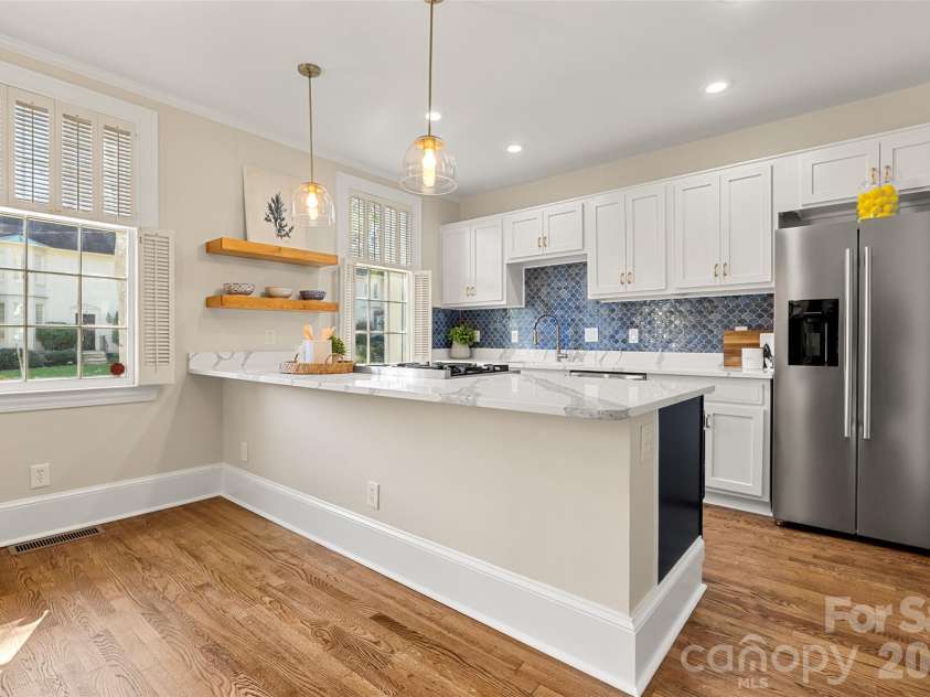 153 Perrin Place, Charlotte, NC 28207.  MLS# CAR4372500, YatesRealty ID 45670. 