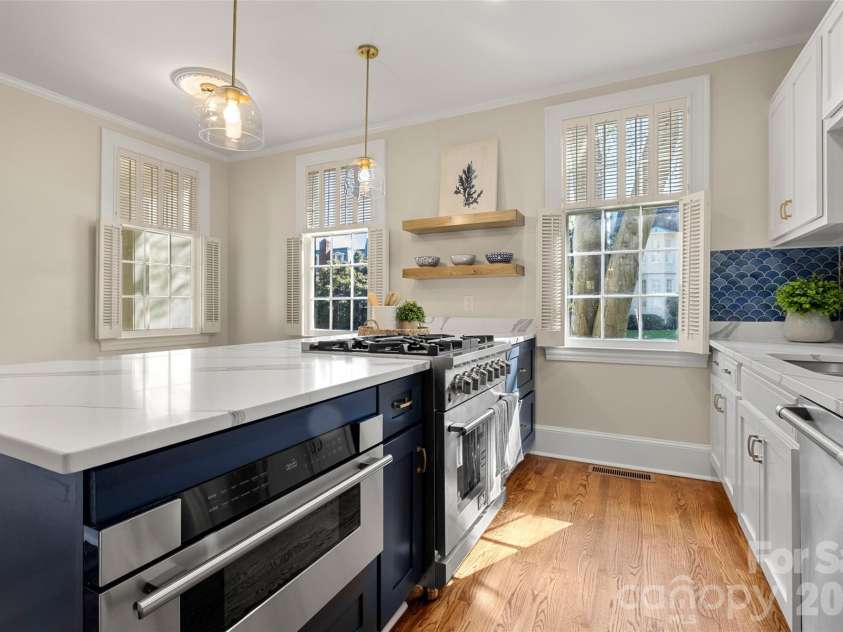 153 Perrin Place, Charlotte, NC 28207.  MLS# CAR4372500, YatesRealty ID 45670. 