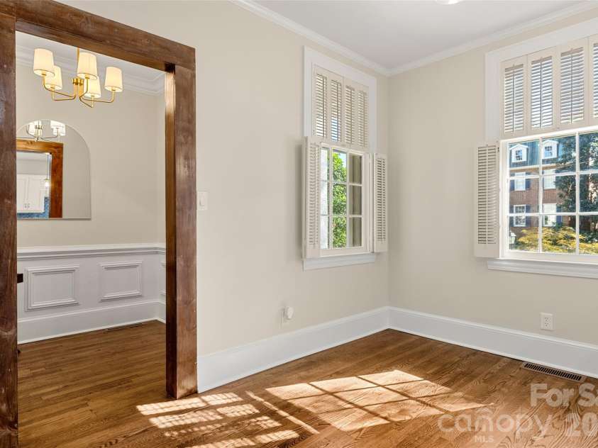 153 Perrin Place, Charlotte, NC 28207.  MLS# CAR4372500, YatesRealty ID 45670. 