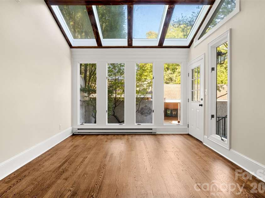 153 Perrin Place, Charlotte, NC 28207.  MLS# CAR4372500, YatesRealty ID 45670. 