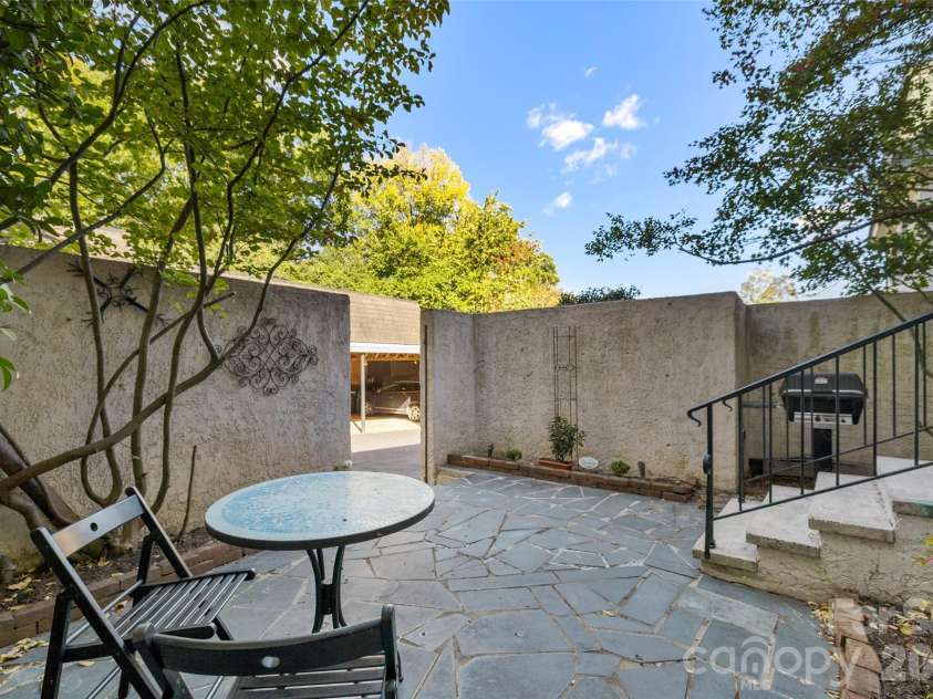 153 Perrin Place, Charlotte, NC 28207.  MLS# CAR4372500, YatesRealty ID 45670. 