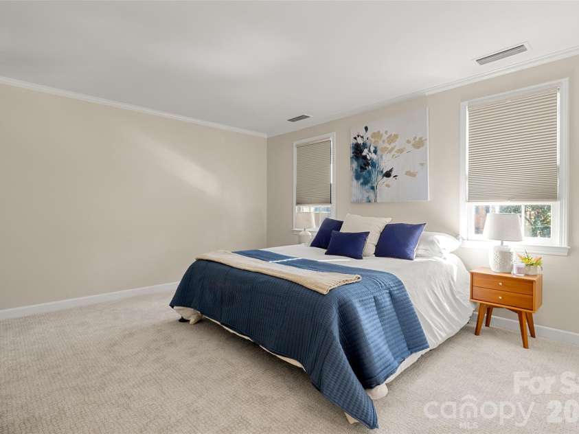 153 Perrin Place, Charlotte, NC 28207.  MLS# CAR4372500, YatesRealty ID 45670. 