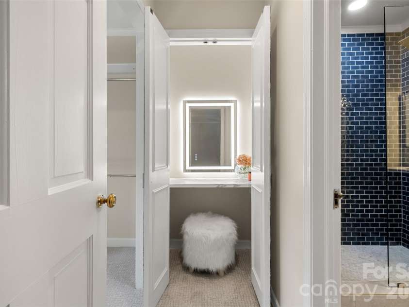 153 Perrin Place, Charlotte, NC 28207.  MLS# CAR4372500, YatesRealty ID 45670. 