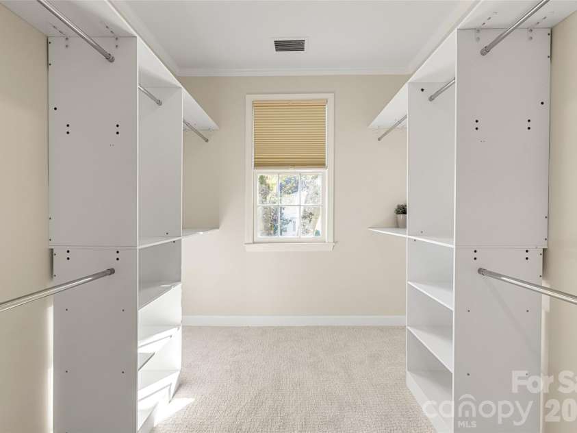 153 Perrin Place, Charlotte, NC 28207.  MLS# CAR4372500, YatesRealty ID 45670. 