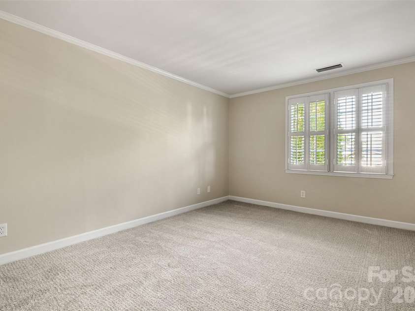 153 Perrin Place, Charlotte, NC 28207.  MLS# CAR4372500, YatesRealty ID 45670. 