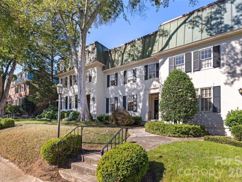 153 Perrin Place, Charlotte, NC 28207.  MLS# CAR4372500, YatesRealty ID 45670. 