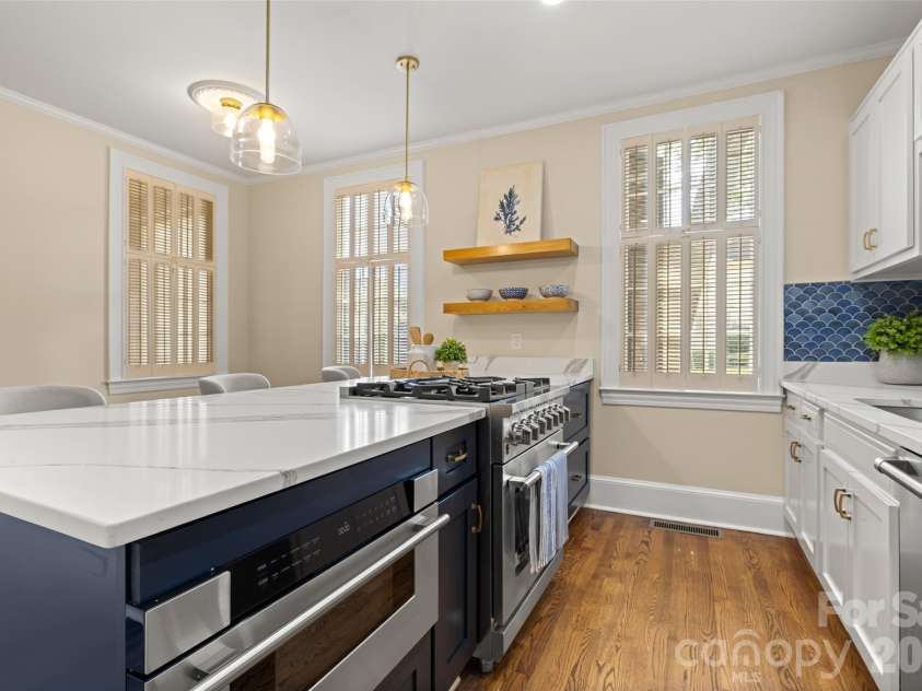 153 Perrin Place, Charlotte, NC 28207.  MLS# CAR4372500, YatesRealty ID 45670. 