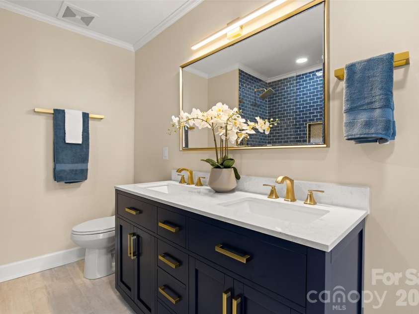 153 Perrin Place, Charlotte, NC 28207.  MLS# CAR4372500, YatesRealty ID 45670. 