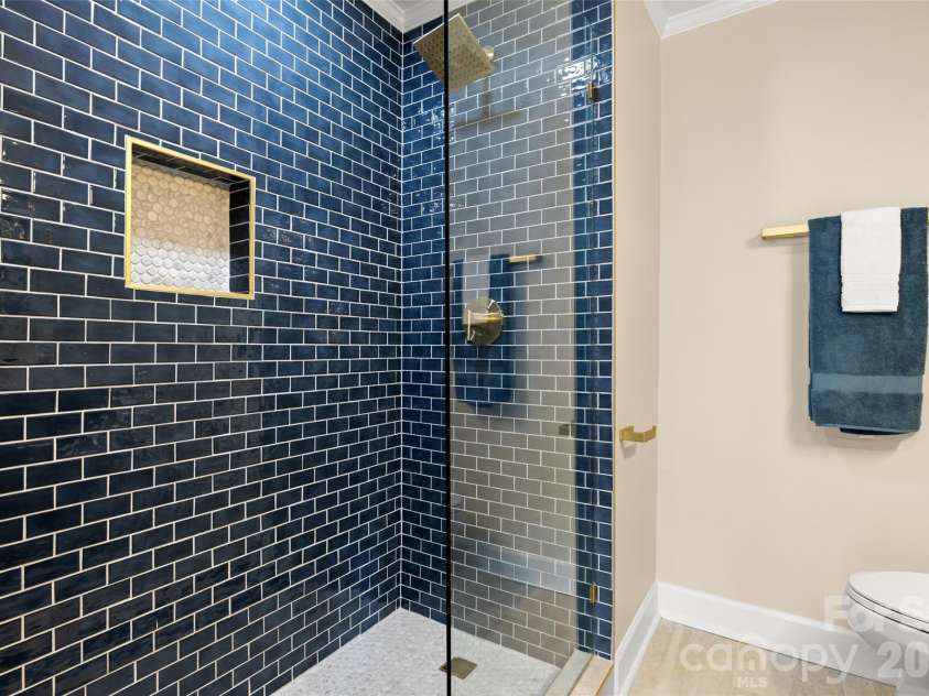 153 Perrin Place, Charlotte, NC 28207.  MLS# CAR4372500, YatesRealty ID 45670. 