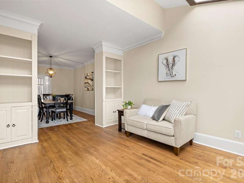 153 Perrin Place, Charlotte, NC 28207.  MLS# CAR4372500, YatesRealty ID 45670. 