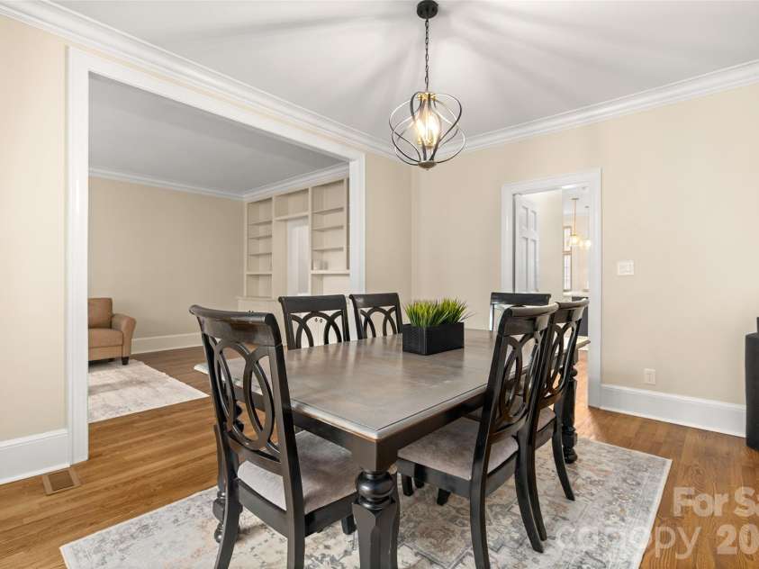 153 Perrin Place, Charlotte, NC 28207.  MLS# CAR4372500, YatesRealty ID 45670. 