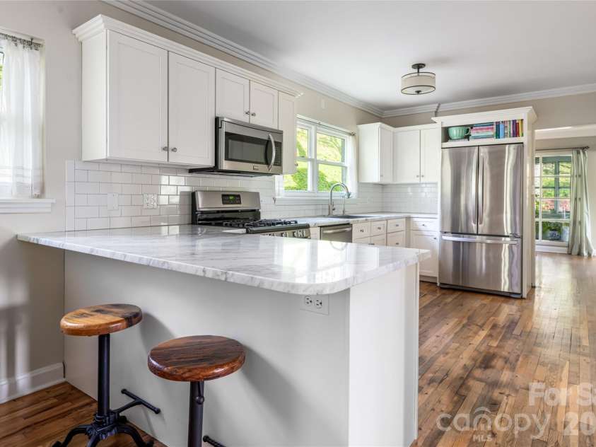 114 Cambridge Road, Asheville, NC 28804.  MLS# CAR4415783, YatesRealty ID 45672. 