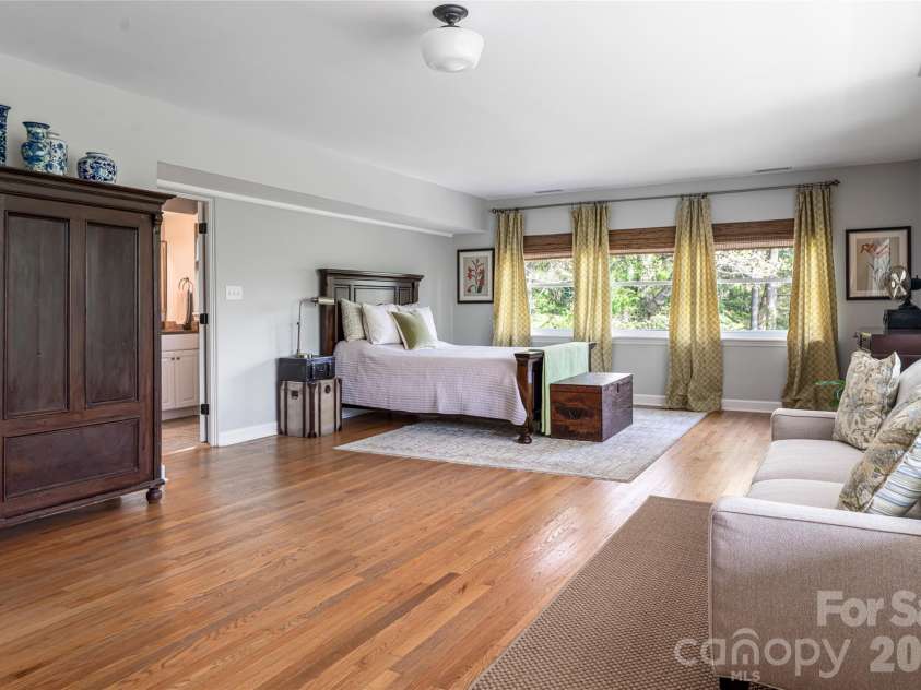 114 Cambridge Road, Asheville, NC 28804.  MLS# CAR4415783, YatesRealty ID 45672. 