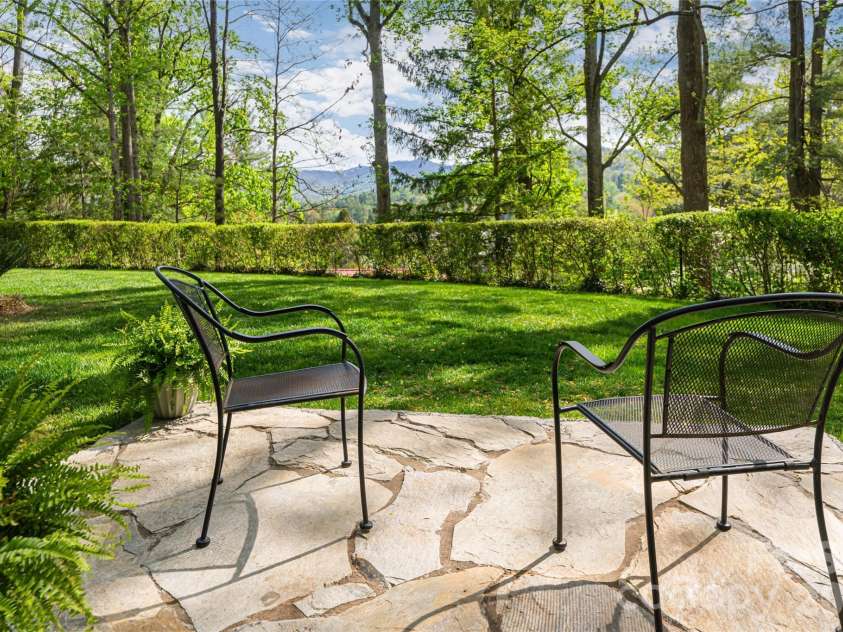 114 Cambridge Road, Asheville, NC 28804.  MLS# CAR4415783, YatesRealty ID 45672. 