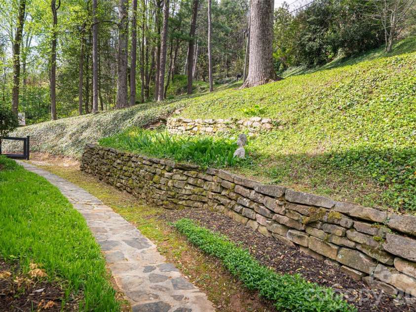 114 Cambridge Road, Asheville, NC 28804.  MLS# CAR4415783, YatesRealty ID 45672. 