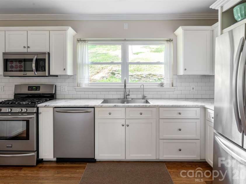 114 Cambridge Road, Asheville, NC 28804.  MLS# CAR4415783, YatesRealty ID 45672. 