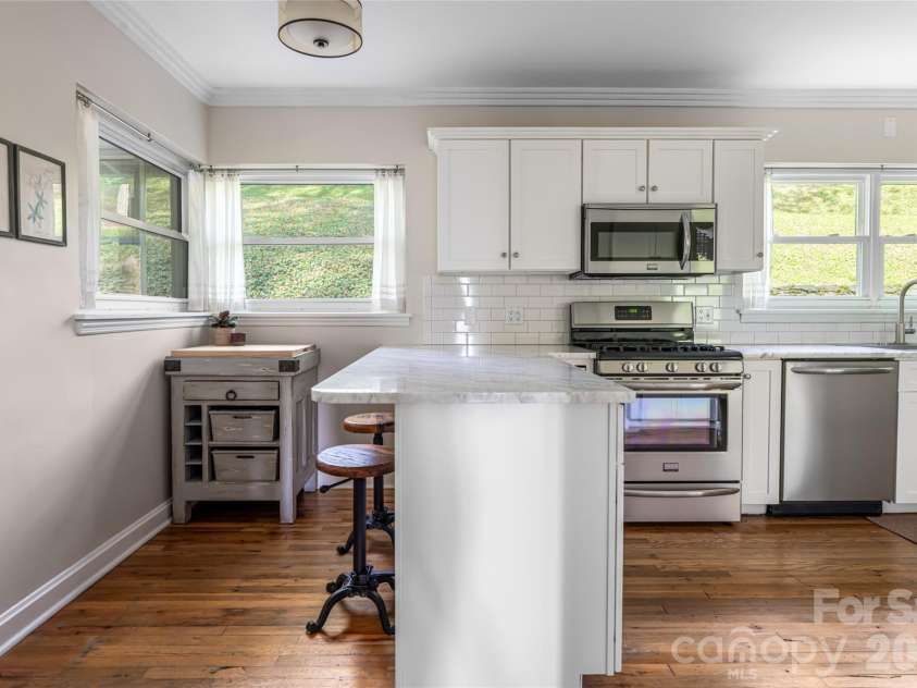 114 Cambridge Road, Asheville, NC 28804.  MLS# CAR4415783, YatesRealty ID 45672. 